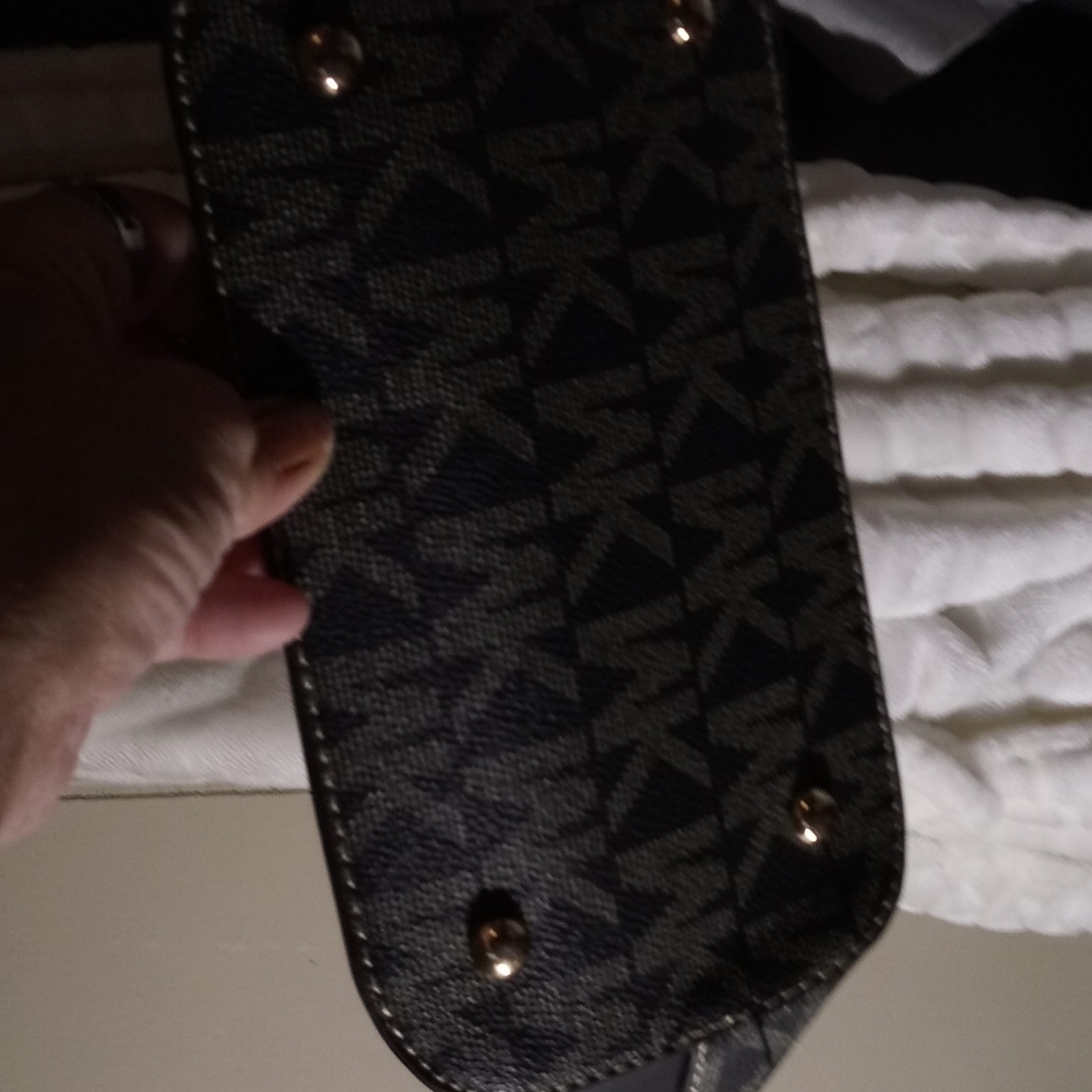Bags - Picture 7 of 9